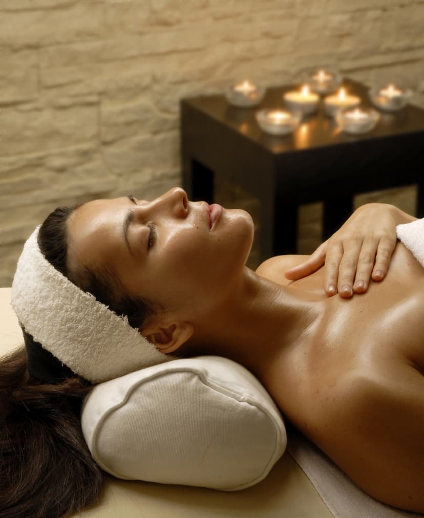 Tailandietiškas nugaros ir taškinis galvos masažas