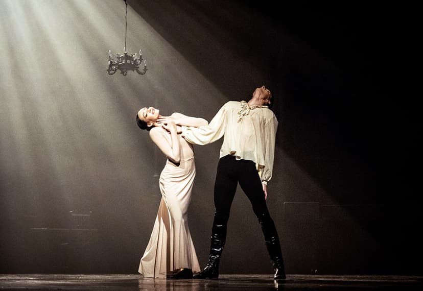 Apsilankymas „Anželikos Cholinos šokio teatro“ spektaklyje DVIEM