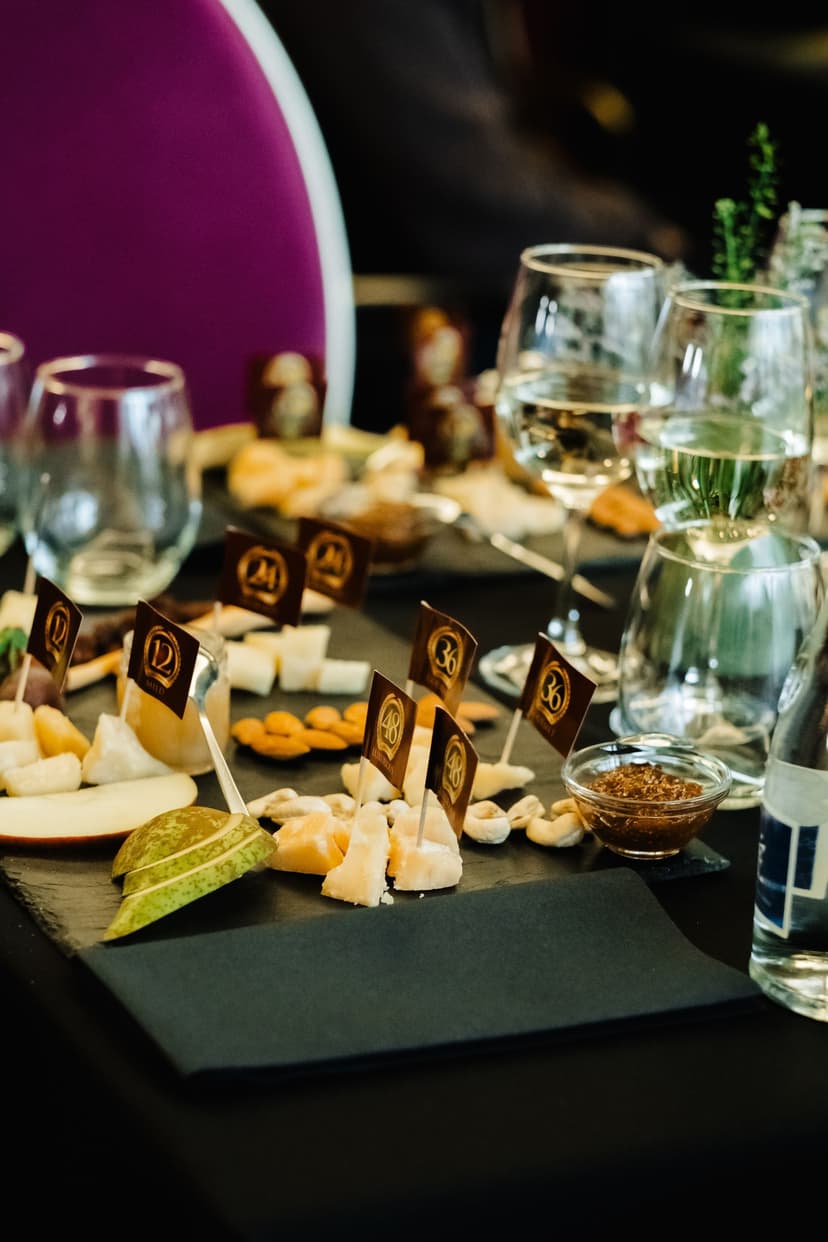 Sūrio DŽIUGAS® degustacija su vynu 2 asm.