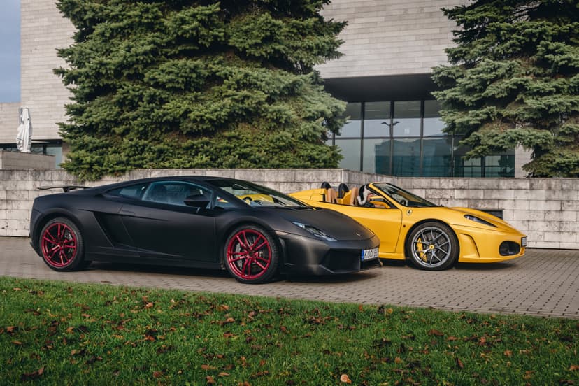 Pasivažinėjimas Ferrari arba Lamborghini miesto gatvėse
