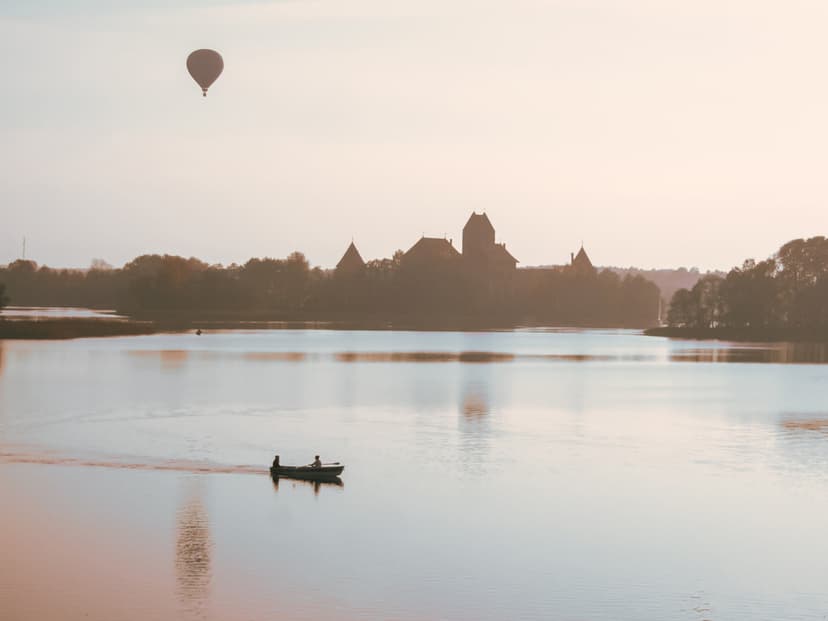 Pasiplaukiojimas valtimi Trakuose