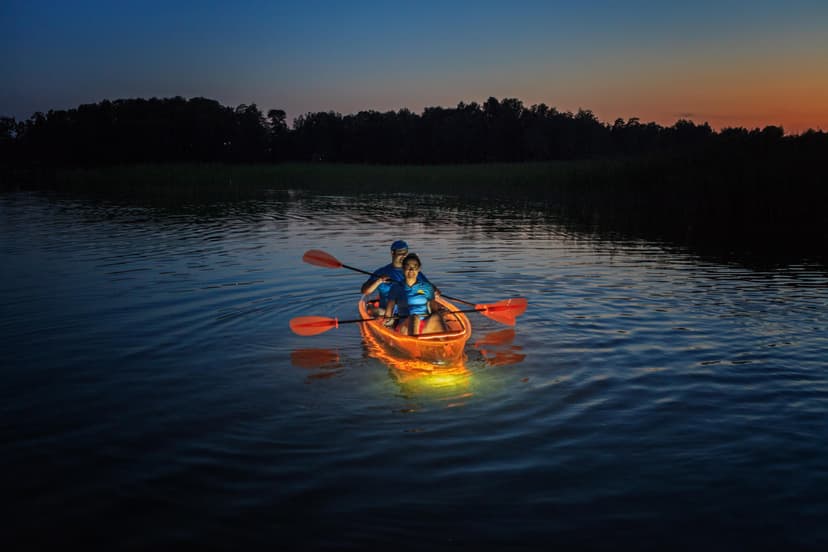 Naktinis plaukimas skaidria baidare Galvės ežere