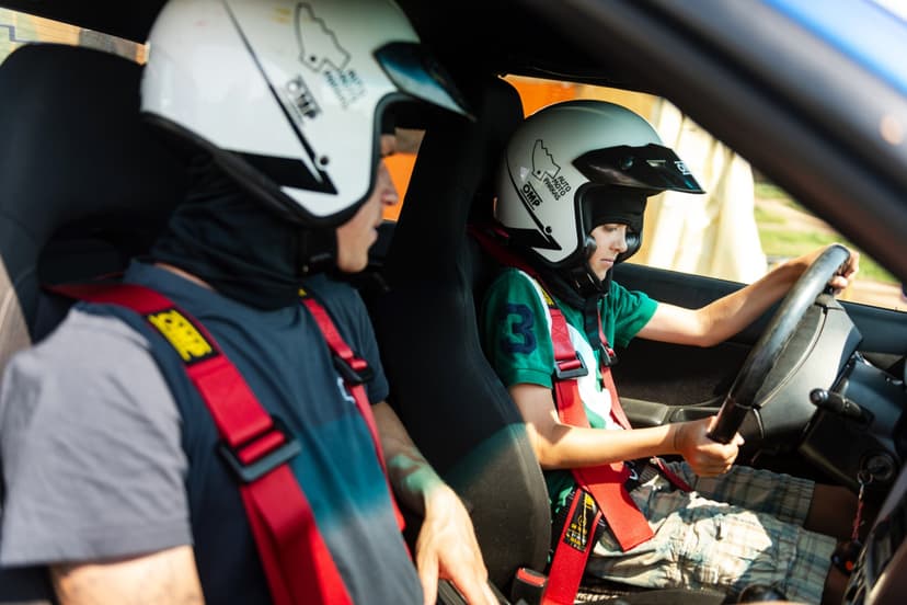 Sportinio ralio automobilio vairavimo pamoka vaikui