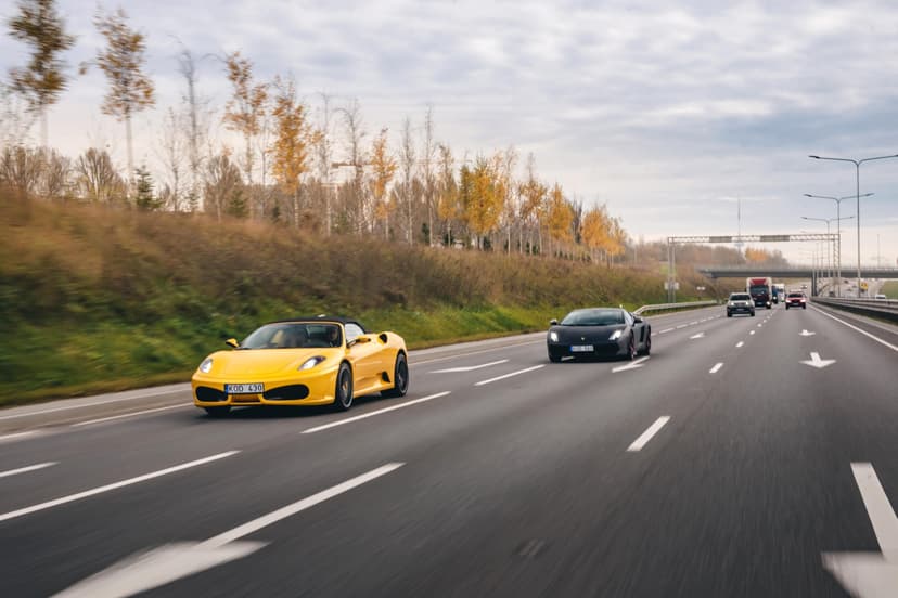 Vairuok Ferrari arba Lamborghini magistralėje