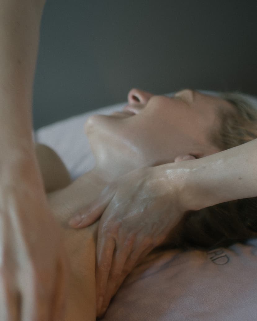 Trejopas veido odos pakėlimo pojūtis su EMBELLIR produkcija