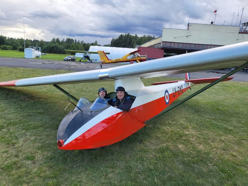 Skrydis įspūdingu senoviniu „Slingsby“ sklandytuvu su atvira kabina