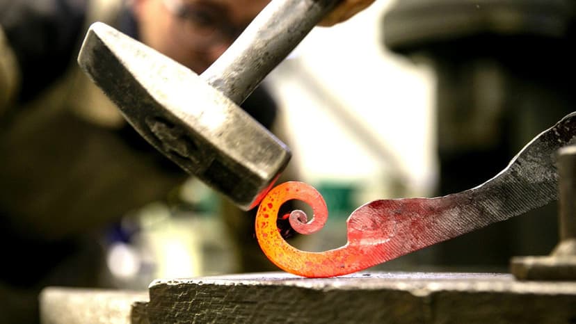 Susipažink su Kalvyste nusikaldamas unikalų peilį