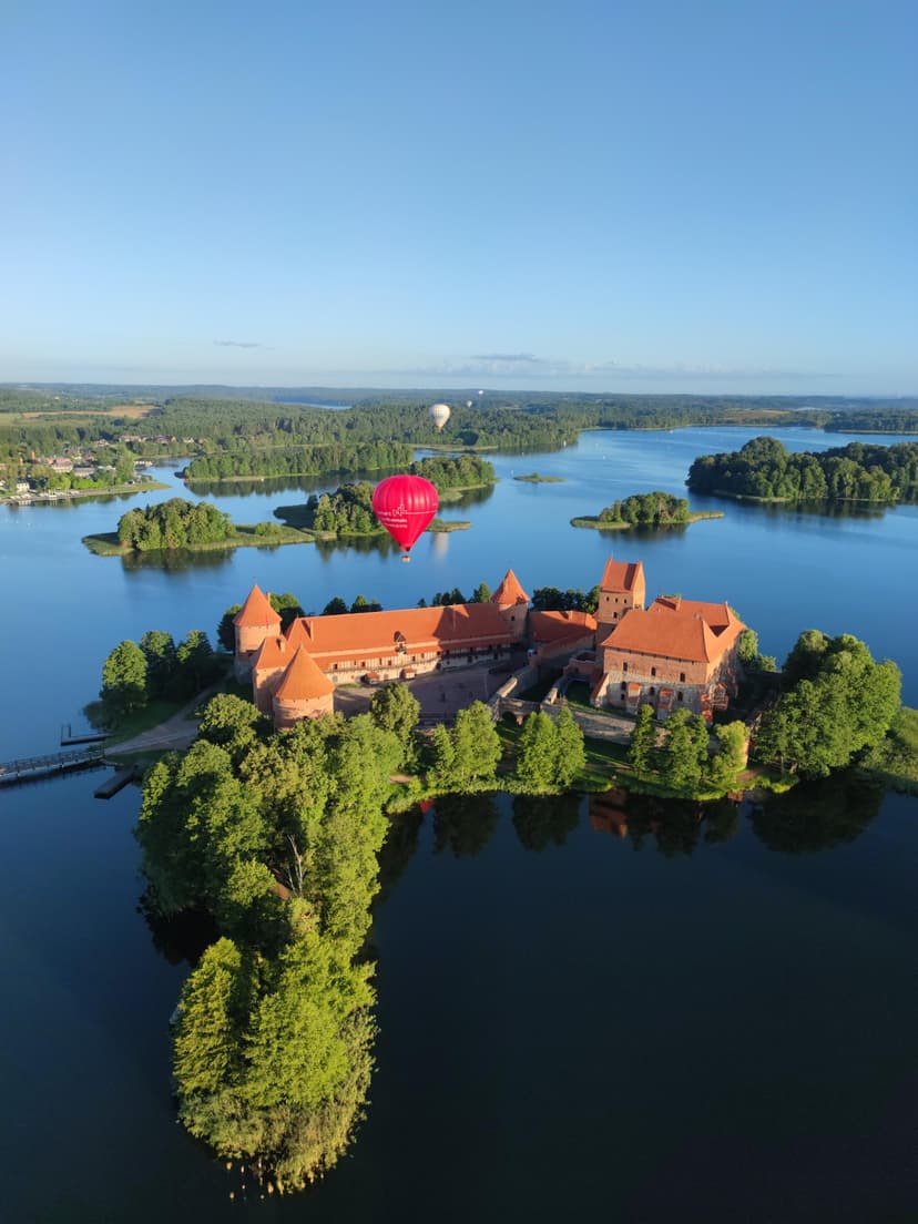 Skrydis oro balionu Trakuose dviem su „Balionautojas“ komanda