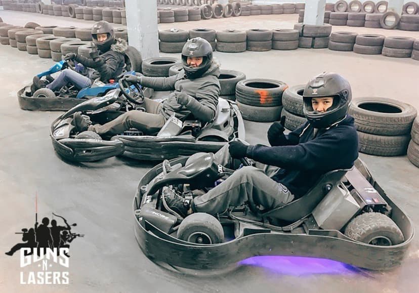 Pasivažinėjimas galingais elektriniais kartingais dviem