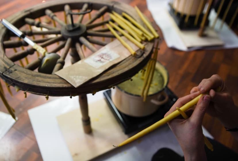 Žvakių iš natūralaus bičių vaško liejimo ratas