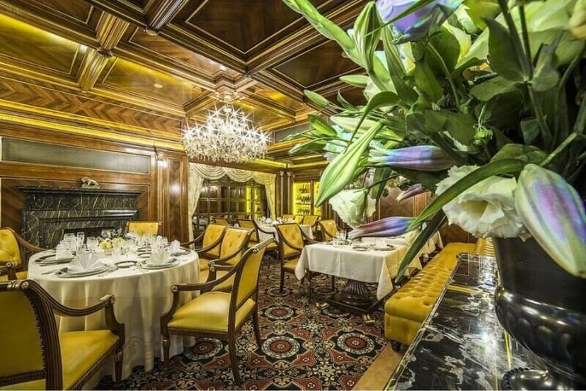 Vėlyvieji savaitgalio pusryčiai restorane „Imperial“ dviem