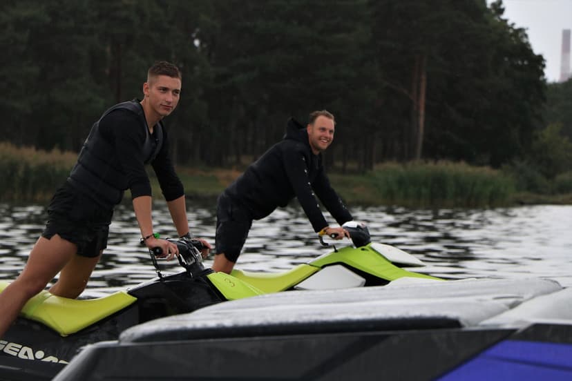 Skriekite vandens motociklu (45 min.)