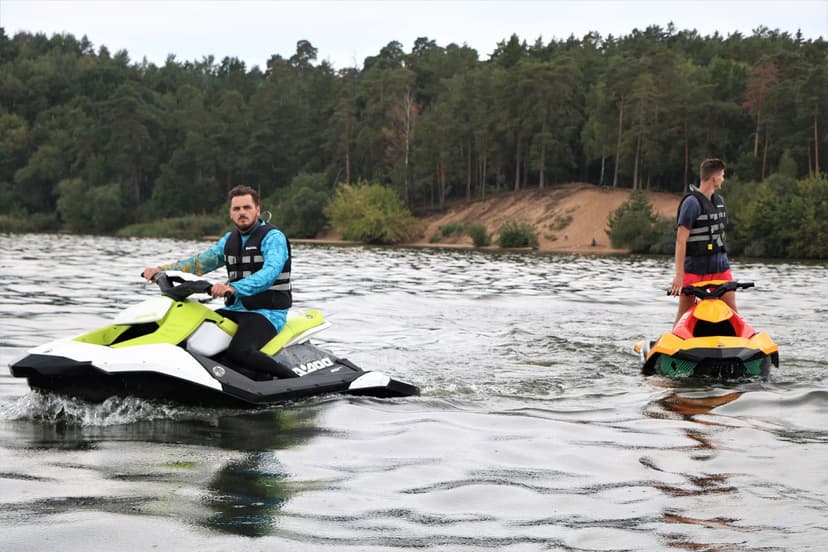 Skriekite vandens motociklu (60 min.)