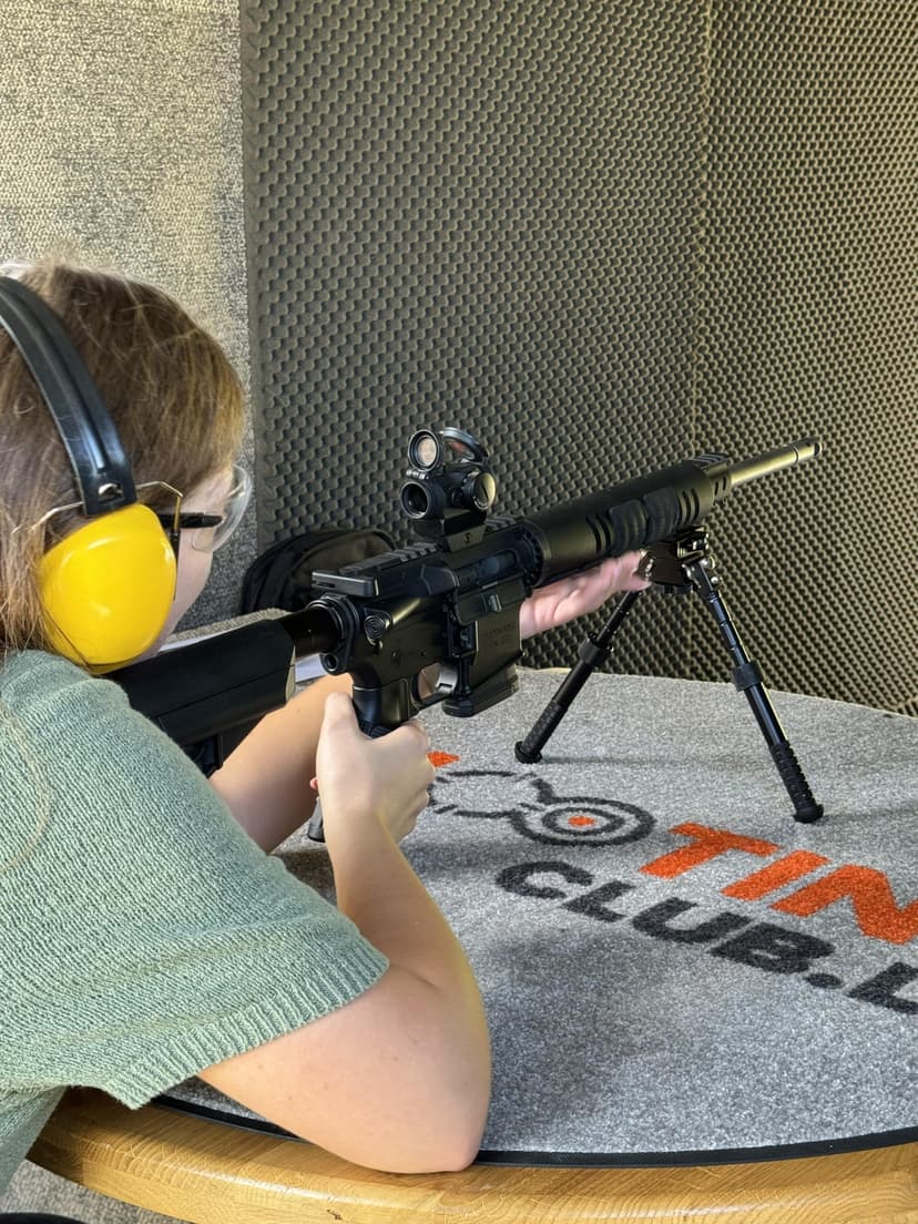 Šaudymas iš skirtingų kovinių ginklų pradedančiajam