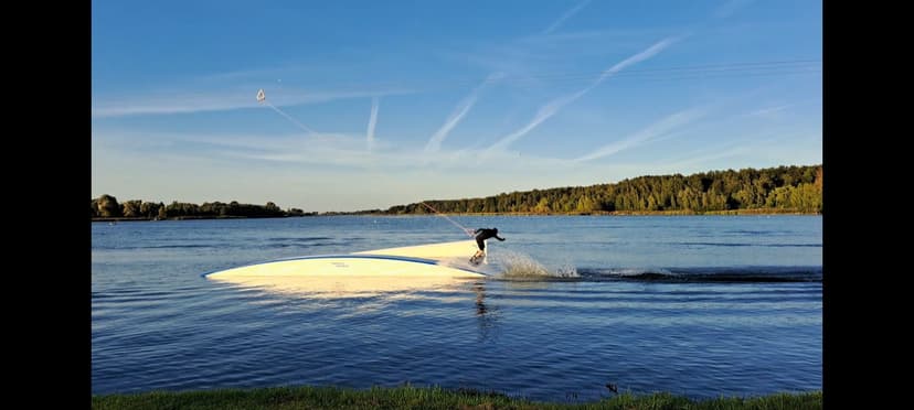 Plaukimas vandenlente wake parke „Marionette“