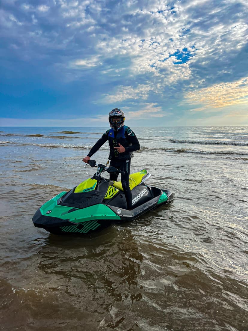 Pasiplaukiojimas išskirtinio dizaino čipuotu vandens motociklu (30 min.)