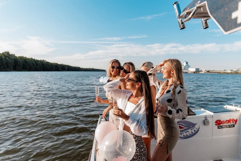 Mergvakario šventė pramoginiame kateryje (1 val.)