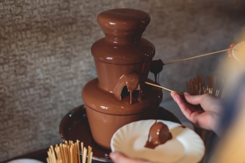 Netikėtų derinių šokolado fondiu 2 asm. Vilniuje