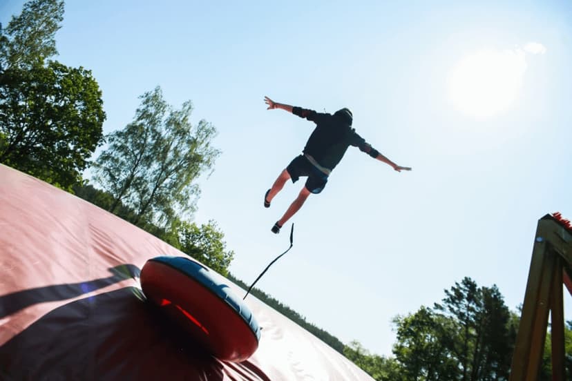 Pramogos DVIEM pramogų parke „Tarzanija“ savaitgaliais