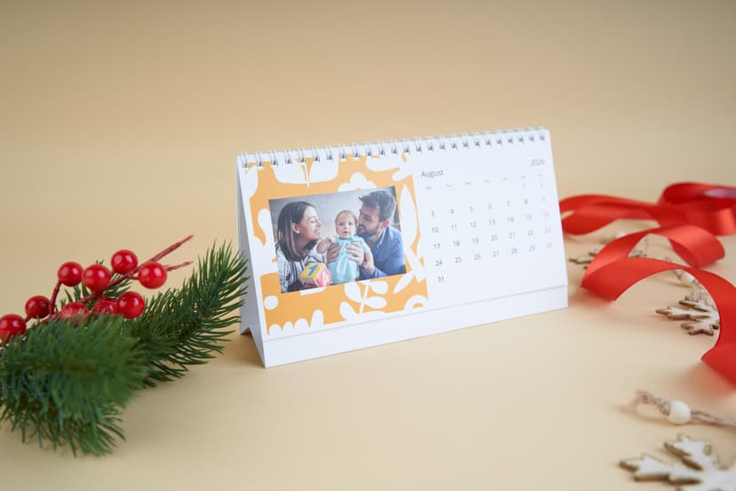 Pastatomas A5 formato fotokalendorius su Jūsų nuotraukomis ir tekstais
